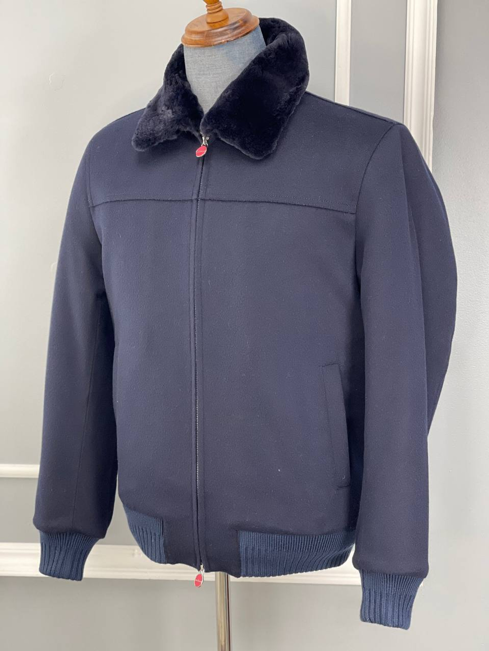 Кашемировая куртка Kiton внутри с мехом