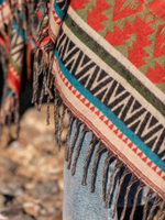 Теплый палантин с орнаментом