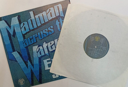 Винтажная виниловая пластинка Elton John Madman Across The Water (Australia 1971)
