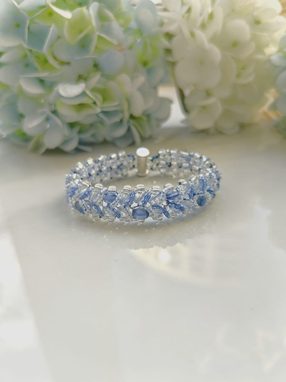 Браслет из бисера "Змейка" ручной работы с камнем Гранат (гроссуляр)