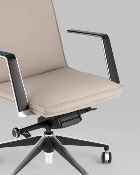 Кресло руководителя Arrow светло-серое