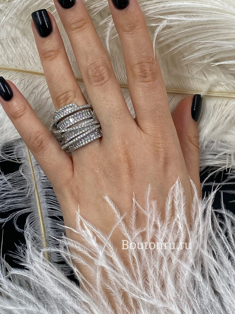 Кольцо многослойное серебряное с декоративными камнями