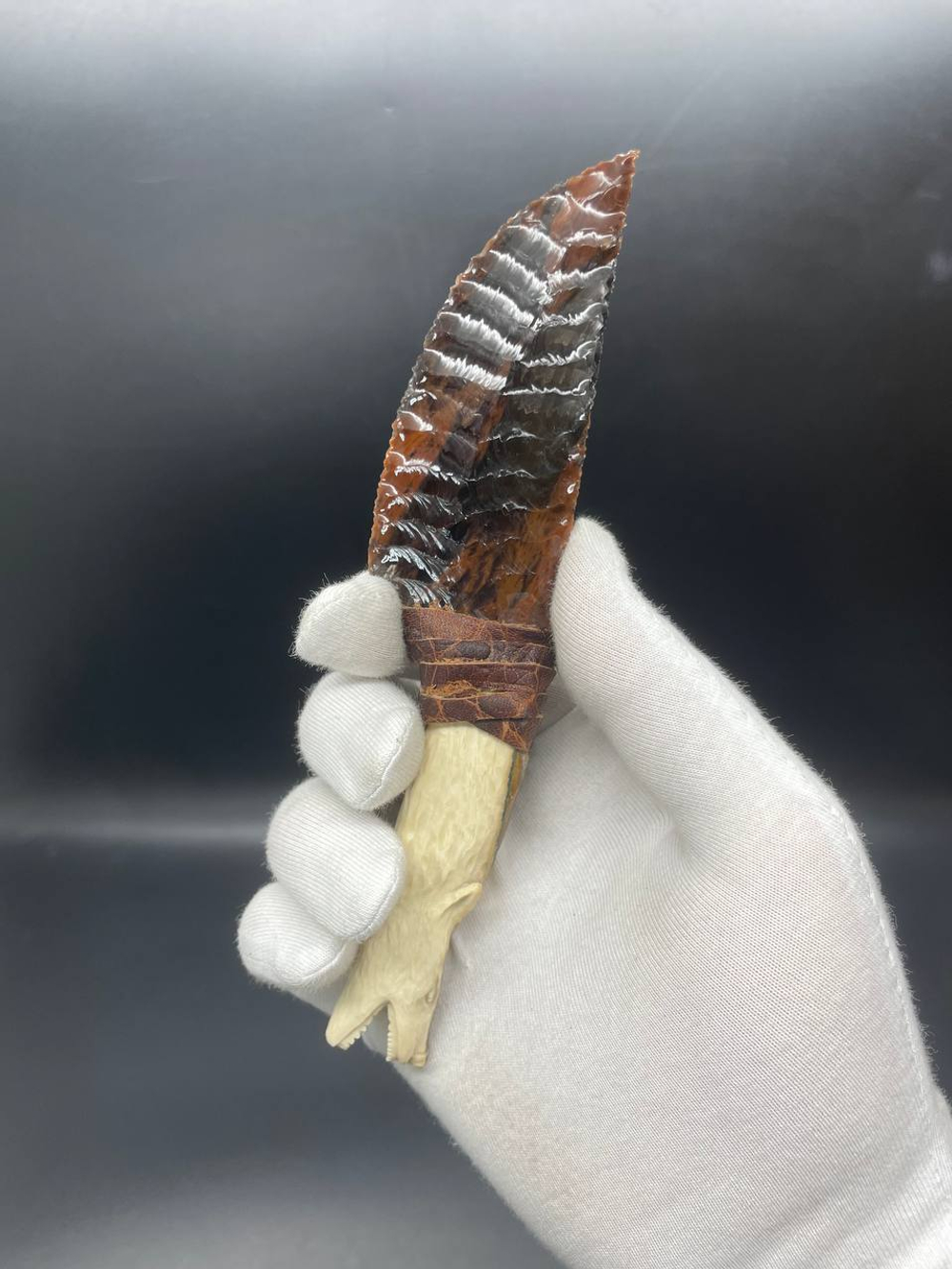 Бивень мамонта с гравировкой волка 15 см