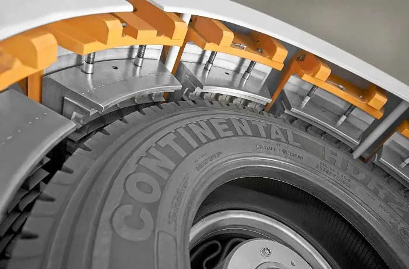 Новые тренды в производстве грузовых шин: экологически чистые материалы и долгий срок службы