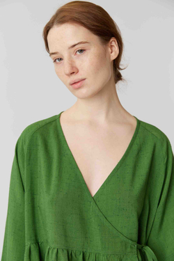 Платье на запах с широкими рукавами длины мини из зеленой вискозы с шёлком