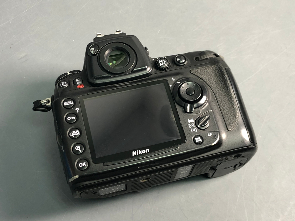 Nikon D700 320.000 кадров