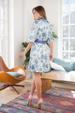 Нежный халат Julie с цветочным рисунком (Размер: S-M) (Цвет: белый с голубым)