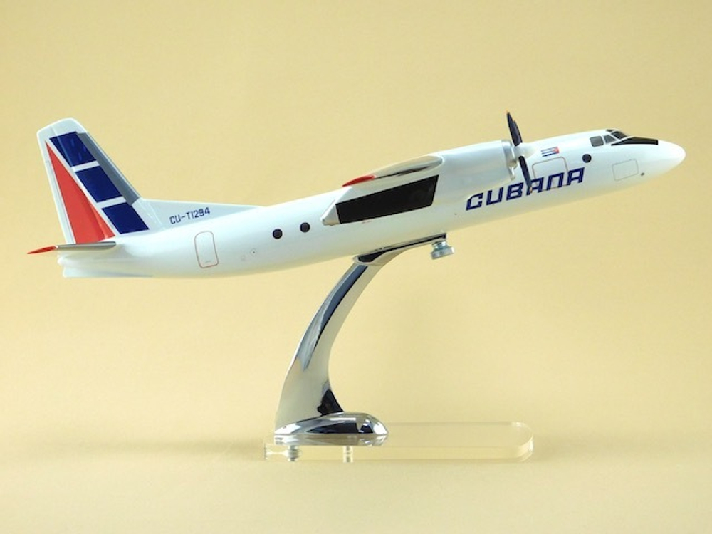 Модель самолета Ан-24 (М1:72, CUBANA)