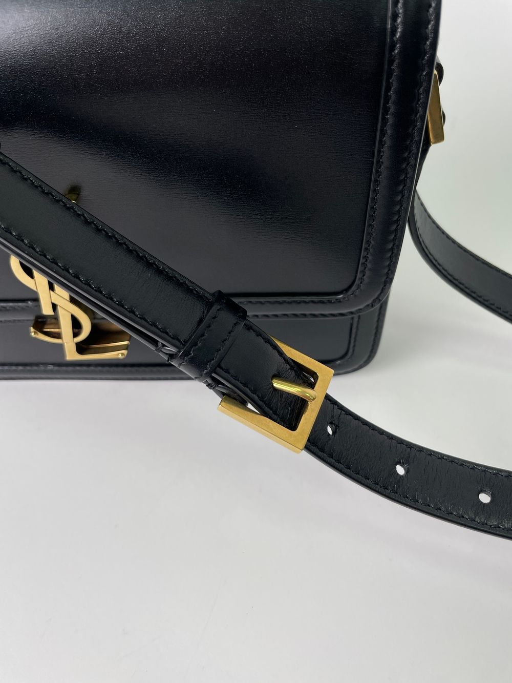Сумка Saint Laurent Medium Solferino Shoulder Bag