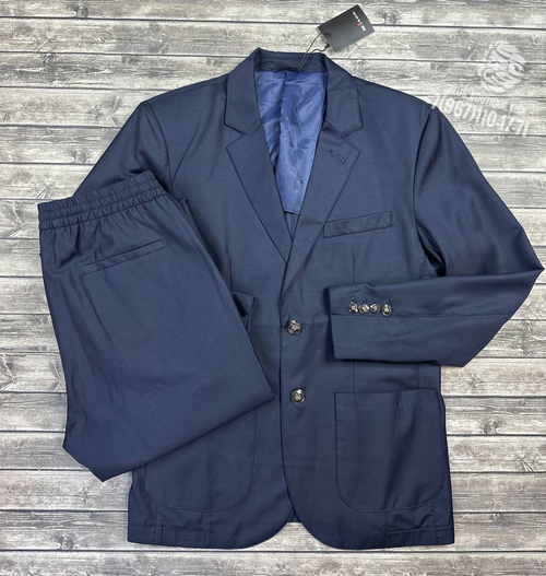 Классический костюм Kiton