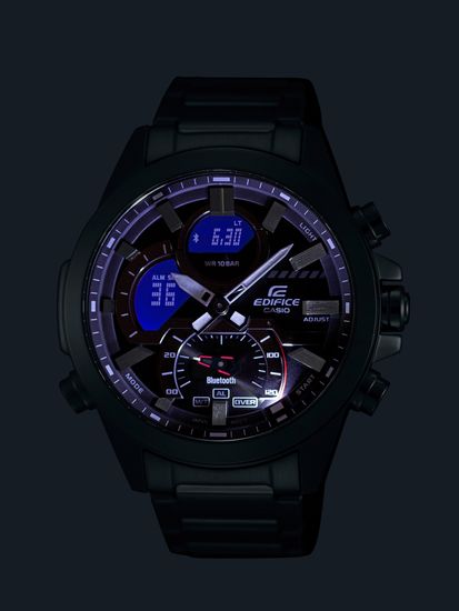 Мужские часы японского бренда Casio модель Edifice ECB-30DC-1A в темноте
