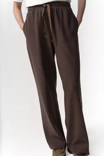 Брюки из трикотажа коричневого цвета