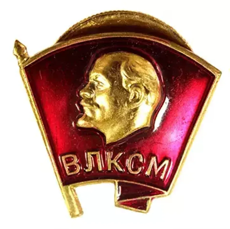 Значок ВЛКСМ на закрутке