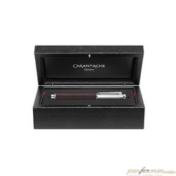 Перьевая ручка Carandache Varius Ebony Silver Plated перо 18K (4490.076)