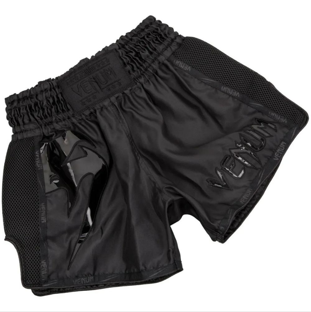 Шорты Muay Thai Venum Giant  черные