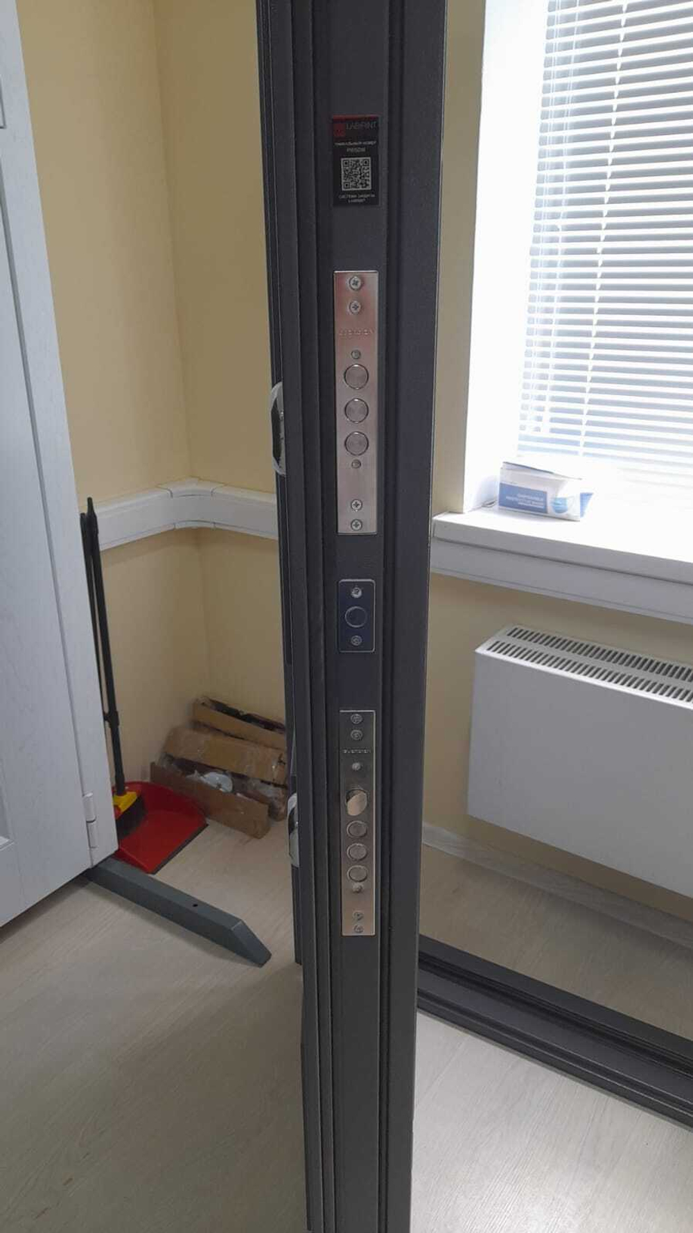 Дверь с терморазрывом входная Лабиринт АТЛАНТИК 06 Белое дерево