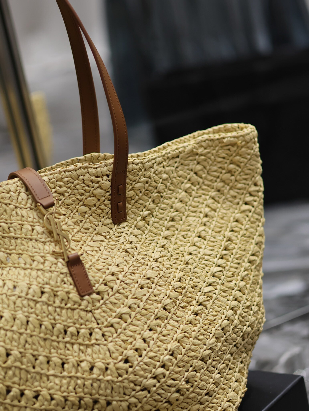 Saint Laurent Panier Medium in Raffia