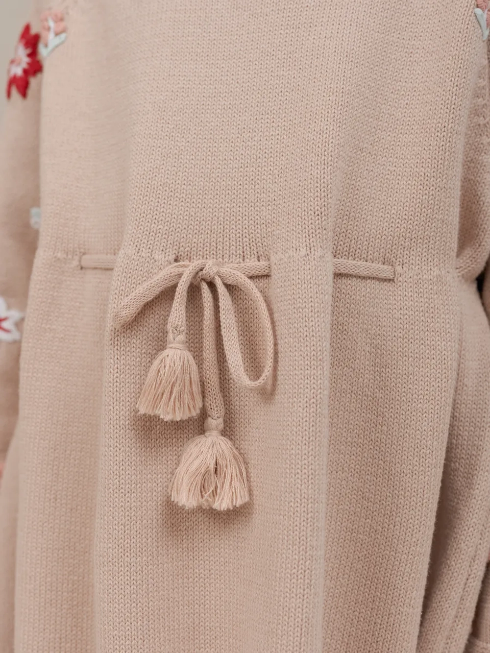 Платье с длинными рукавами с вышивкой