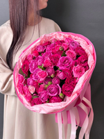 Букет из 31 кустовой пионовидной розы