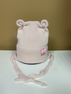 Шапка "Milli" на девочку вязаная на завязках из 100% акрила с х/б подкладкой на размер 48-50 цвета в ассорт.