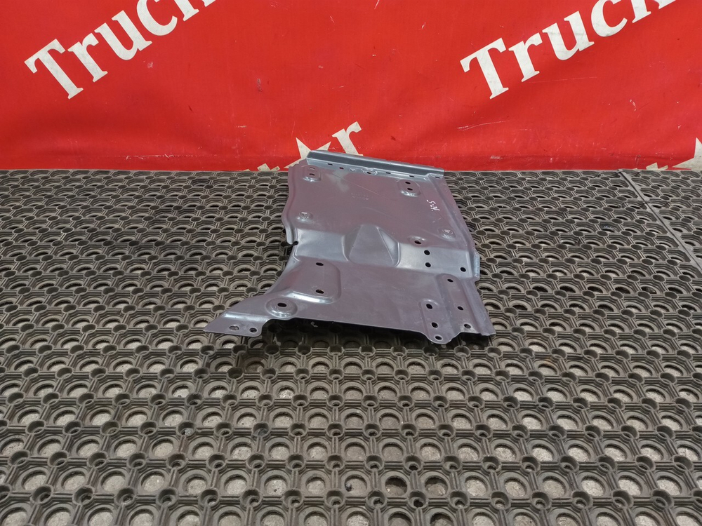 Кронштейн корпуса подножек левый 2021г