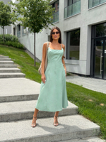 Платье на бретелях с корсетными вытачками