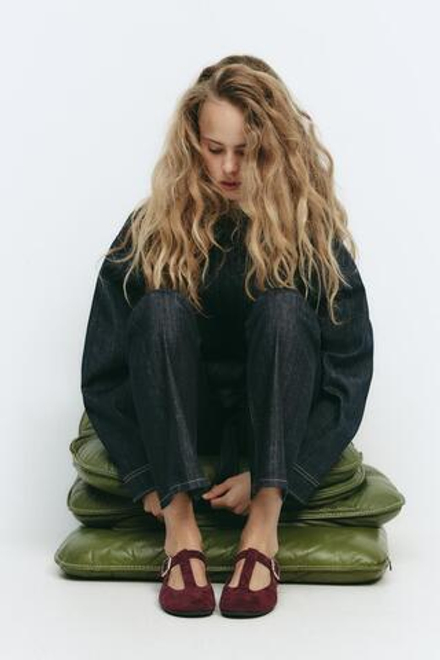 ZARA ЗАМШЕВЫЕ БАЛЕТКИ С ПРЯЖКОЙ, БОРДОВО-КРАСНЫЙ