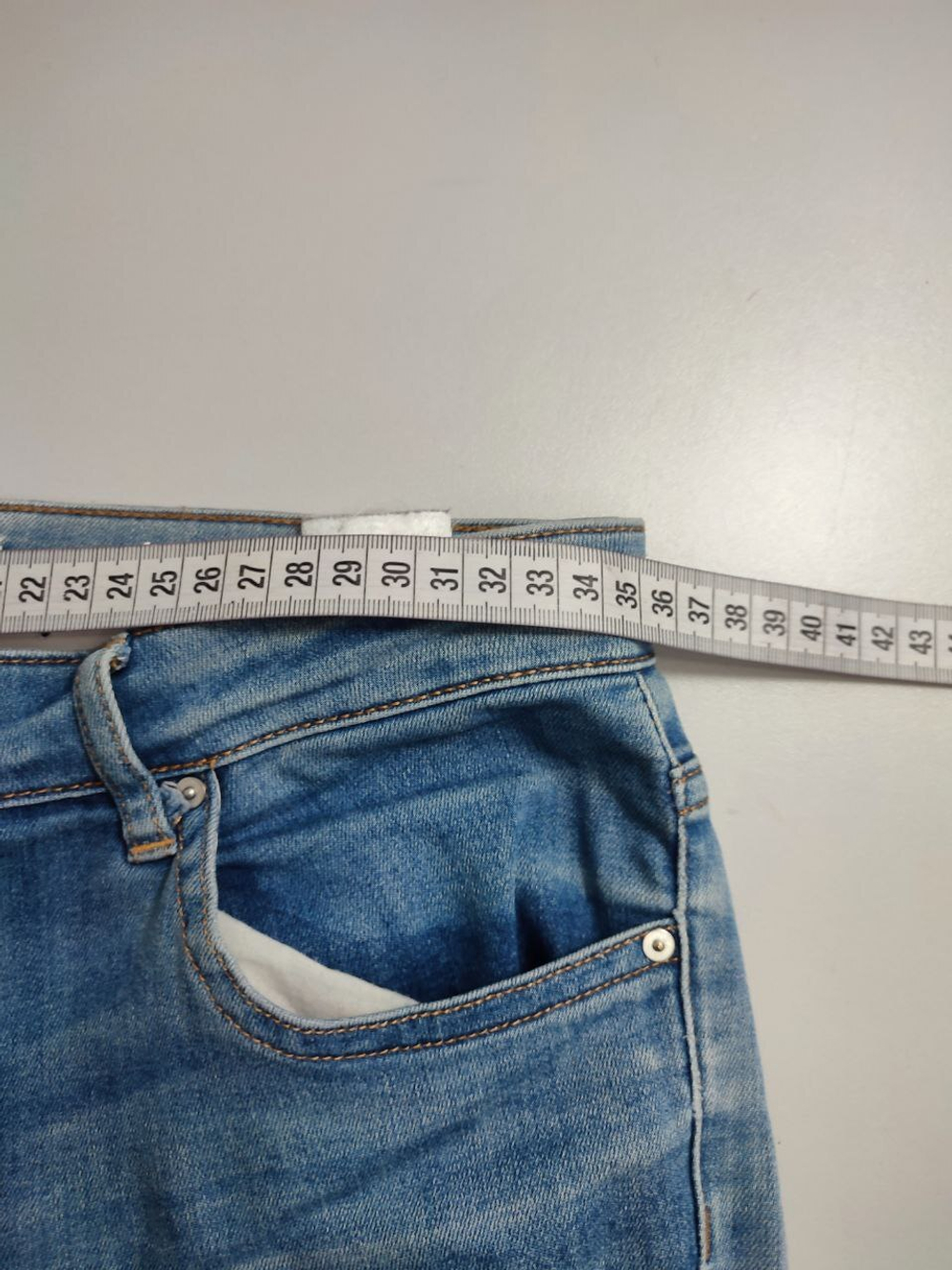 Джинсы H&M с потертостями 42 размер