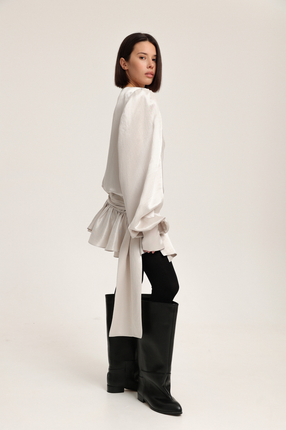 Платье с воланом