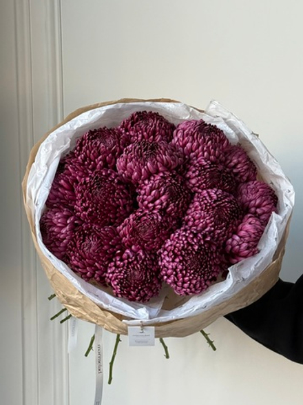 Моно букет из одноголовой хризантемы бигуди в фиолетовом оттенке