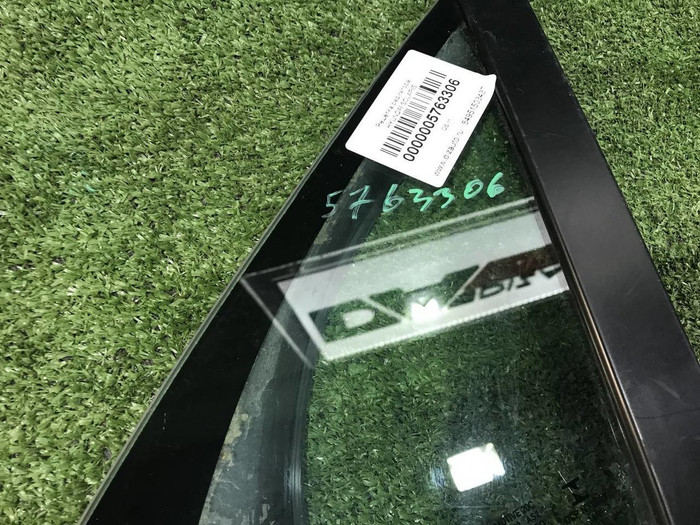 Форточка двери передняя левая Porsche Macan (2014-н.в.)