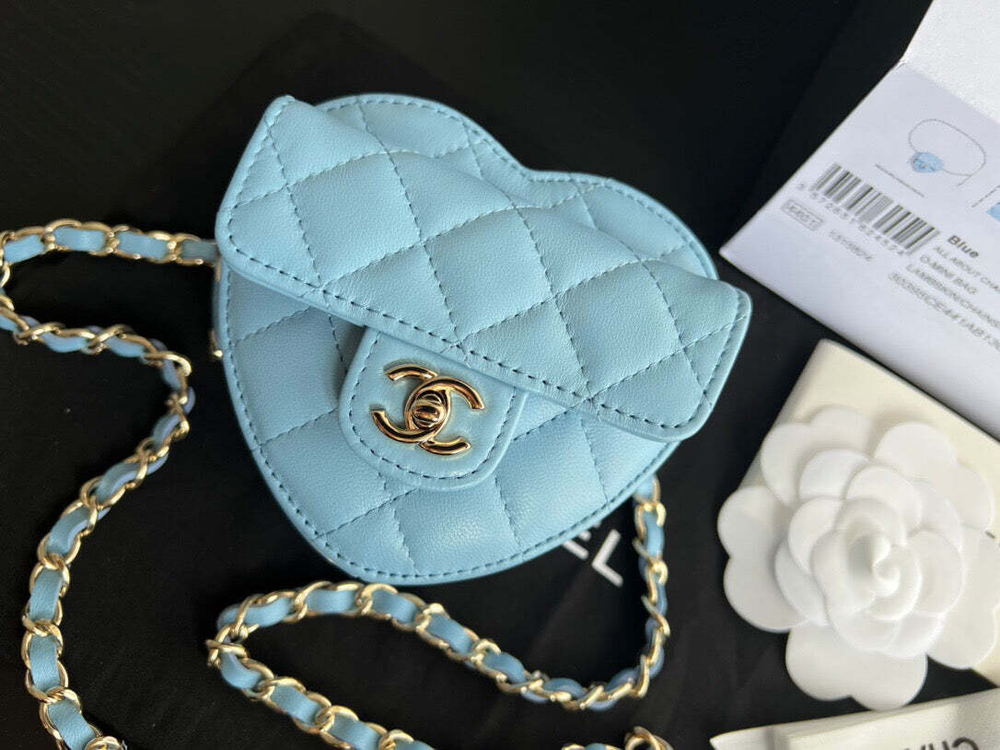 Chanel Heart Bag 11 cm