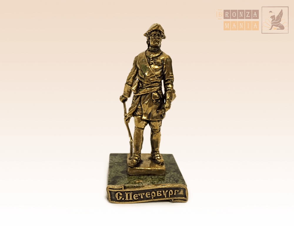 фигурка Петр 1 - высота 6,5 см.на змеевике