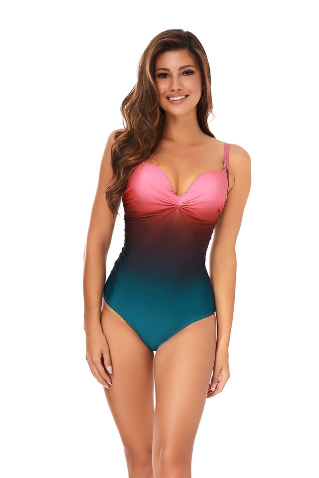 Эффектный слитный купальник с красивым ярким градиентом