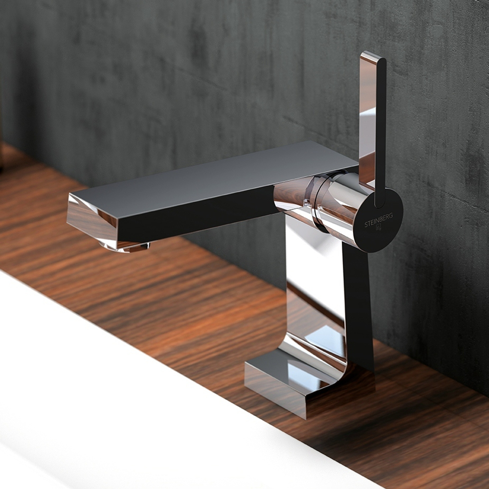 Смеситель для раковины Steinberg Серия 240 с керамическим картриджом, со сливным гарнитуром 1 1/4“, с гибкими шлангами 3/8“, хром 240 1000