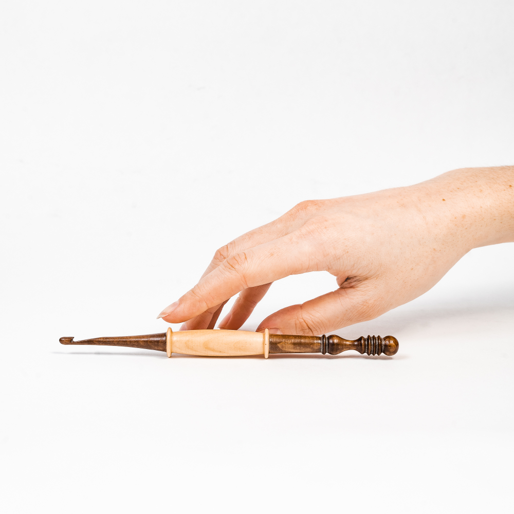 Деревянный крючок для вязания из кедра 6 мм. K300