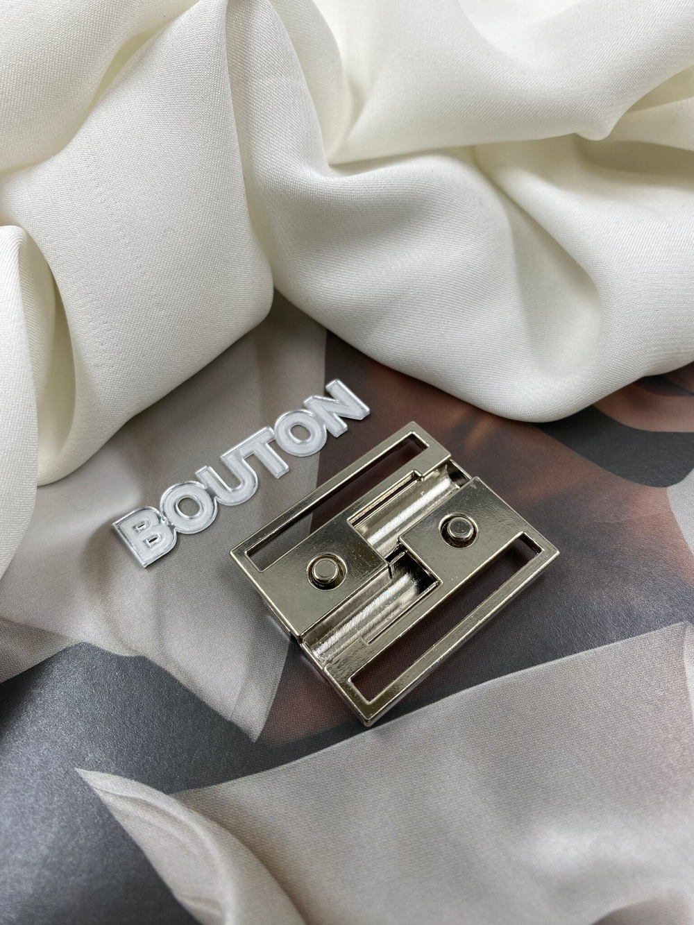 Пряжка застежка металлическая серебро для пуховика 30х33 мм