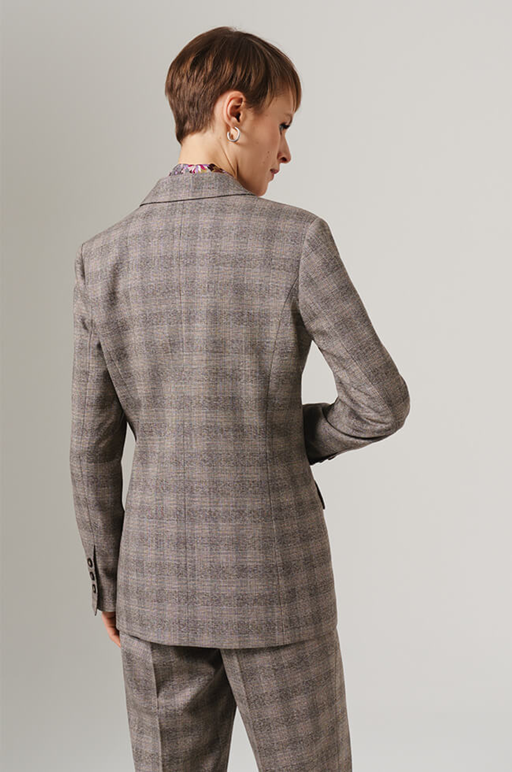 1889 Жакет женский (бежево-коричневая клетка)