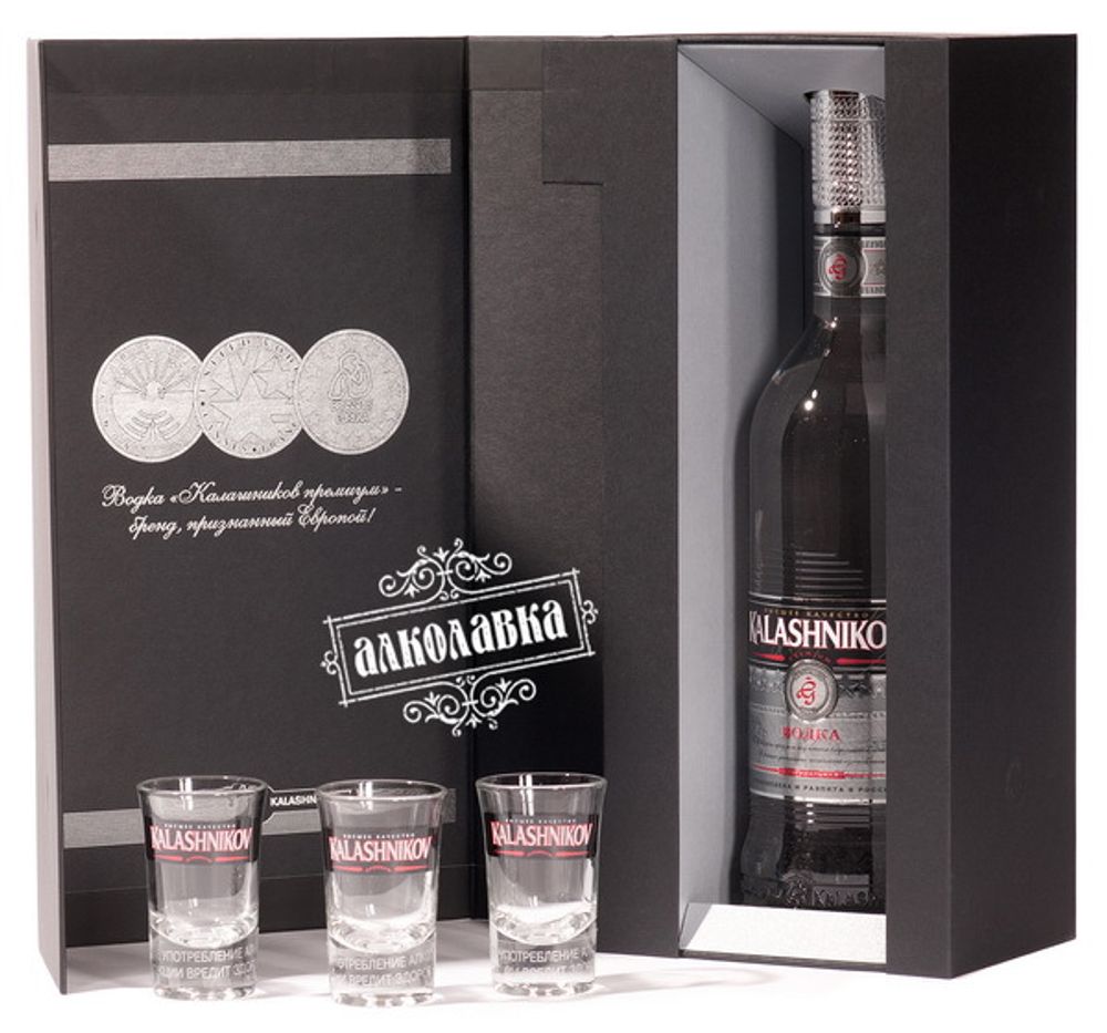 Калашников. Водка. 0.7 Л. Подарочный набор с тремя рюмками.