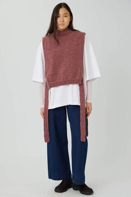 Манишка из шерсти брусничного цвета