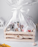 Подарочный набор сладостей в открытом деревянном ящике