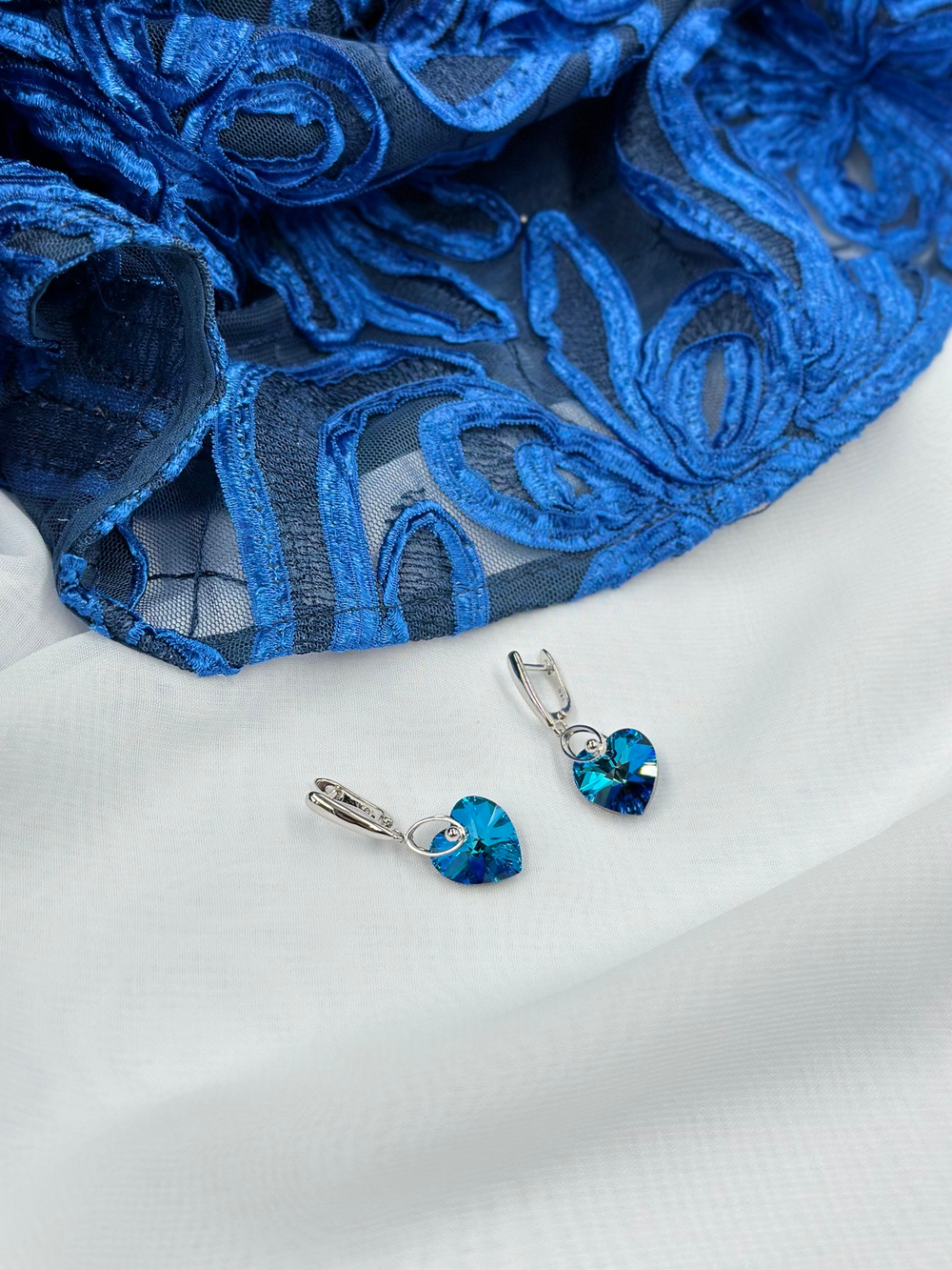 Серьги синие сердца из кристаллов Swarovski, фурнитура серебро. Английский замок.