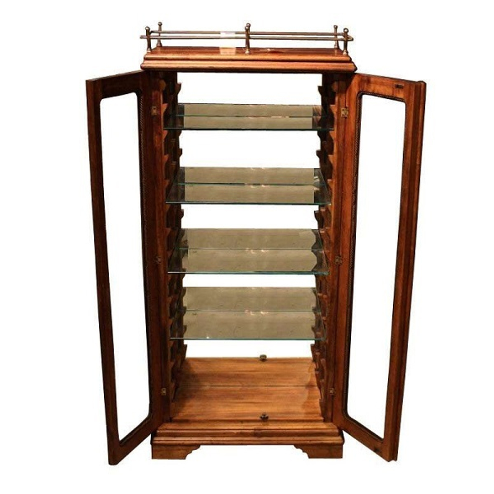 Витрина со стеклом