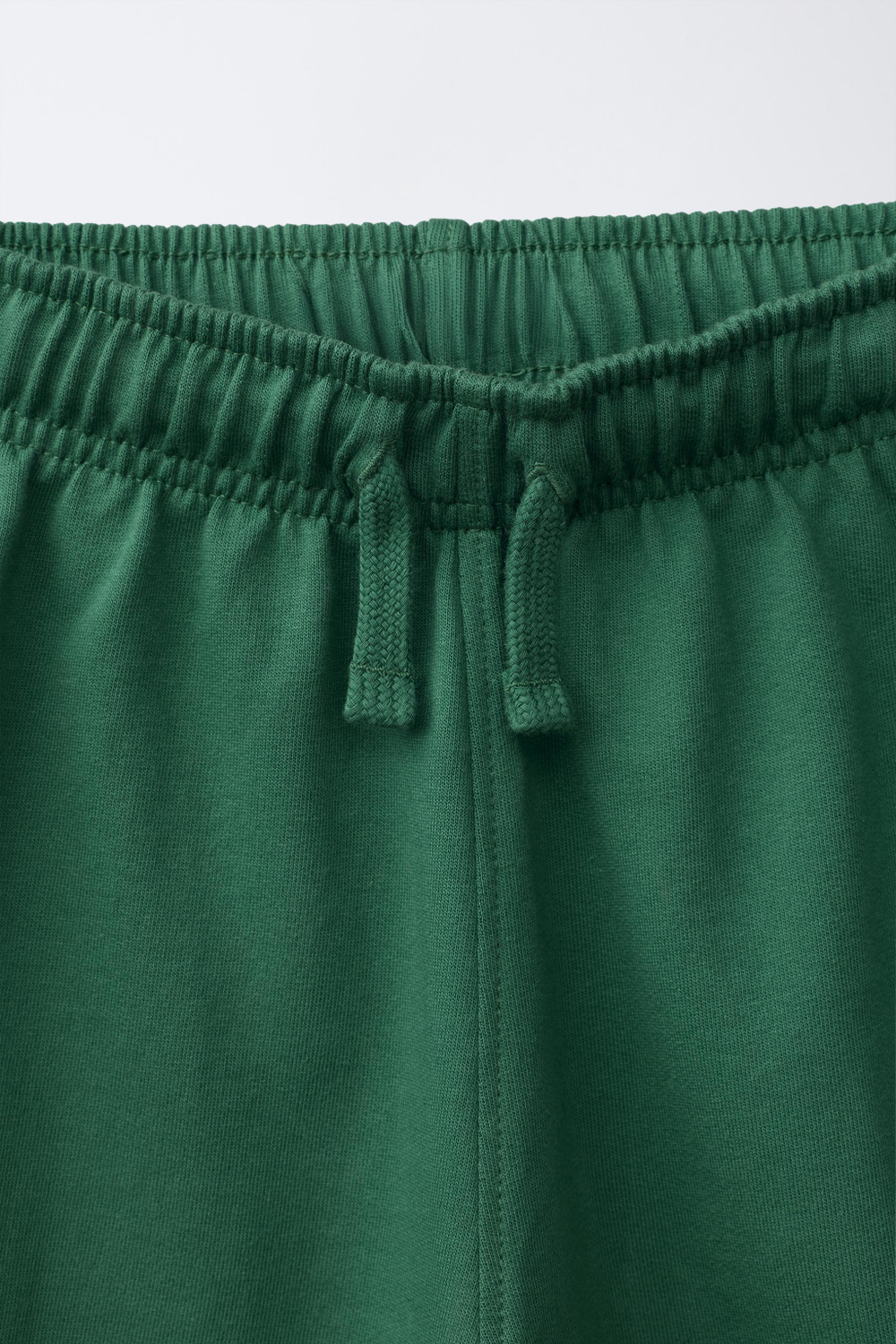 ZARA КОМПЛЕКТ ИЗ ФУТБОЛКИ И ШОРТОВ, МЯГКИЙ ЗЕЛЕНЫЙ
