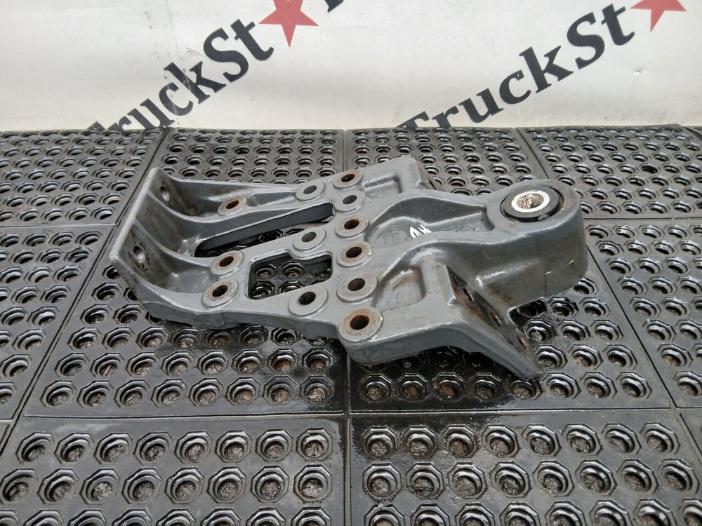 Кронштейн рессоры передний правый