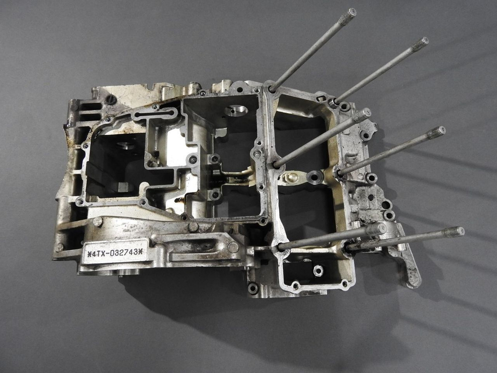 верхняя часть картера Yamaha TDM850-2 RN03J