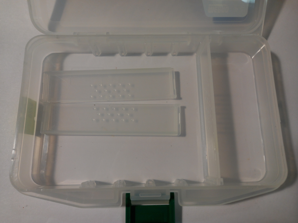 Коробочка для приманок. На 3 отсека. Перегородки съёмные. 146*103*23.