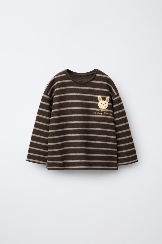 ZARA ФУТБОЛКА ИЗ МЯГКОЙ ТКАНИ В ПОЛОСКУ С МАХРОВОЙ НАШИВКОЙ «КРОЛИК», ТЕМНО-КОРИЧНЕВЫЙ