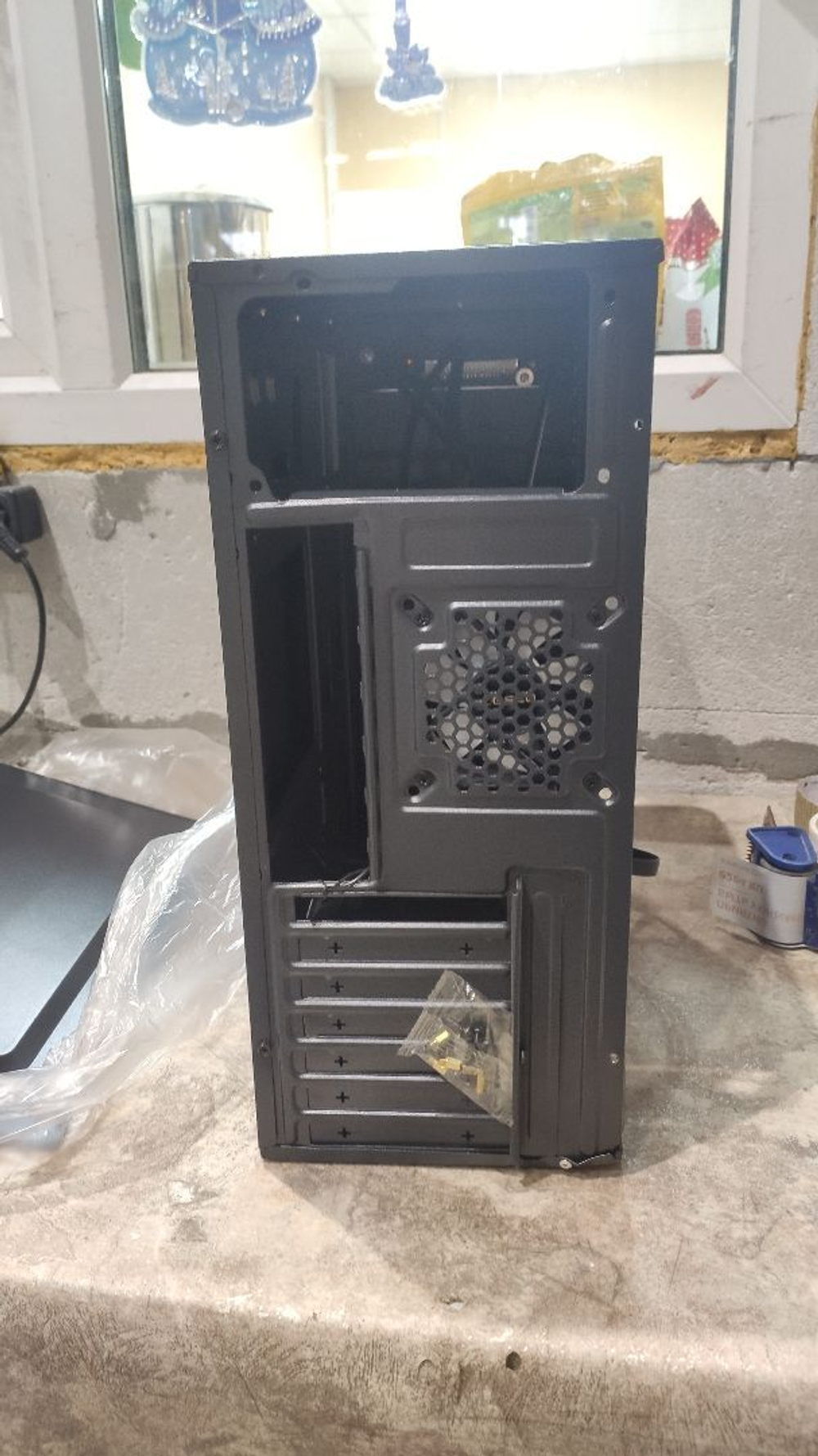 УЦЕНКА_Корпус TESLA 3241U3BF, Без БП, ATX, чёрный, 1xFAN, 2xUSB2, 1xUSB3 (RMA_TSL-3241U3-BF) {новый; замятие на заднем левом нижнем углу}