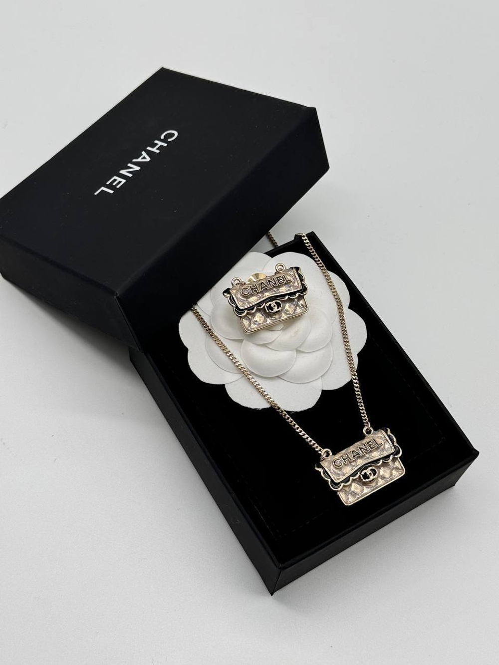 Брошь CHANEL